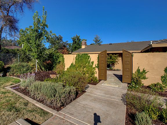 3rd image of 4250 Vista De Lago Way