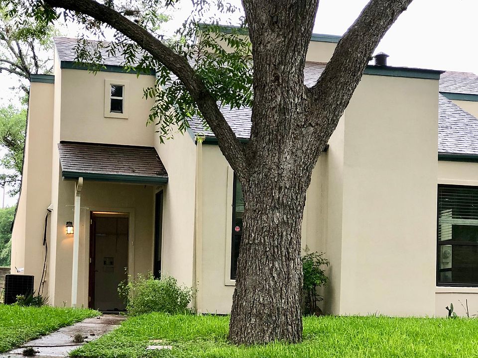 1st image of 10 Townhouse Cir