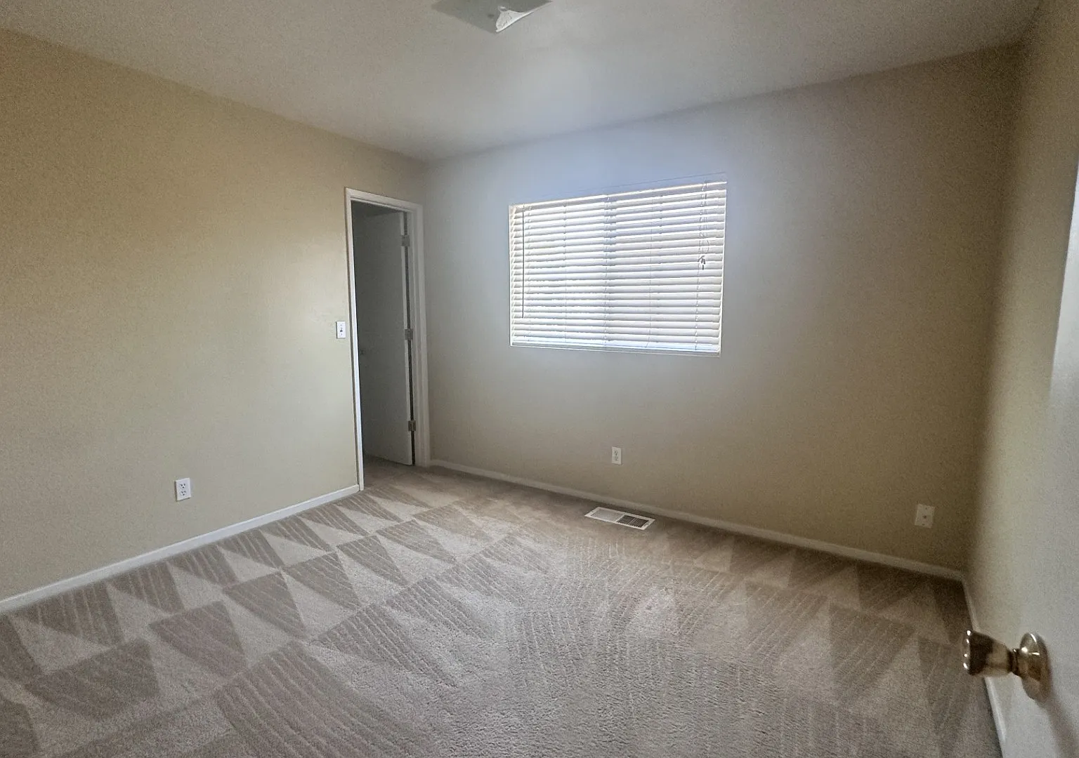 3 bed, 1617 sqft, $1,850 — Photo 4