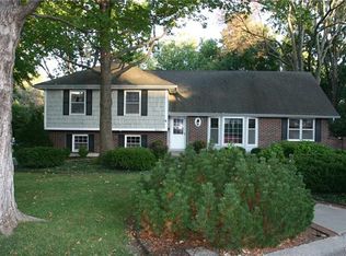 9917 Farley Ln, Overland Park, KS 66212