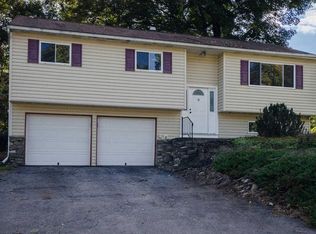27 Darlene Dr, Poughkeepsie, NY 12601