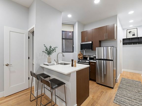 3rd image of 577 2nd Ave APT 2R
