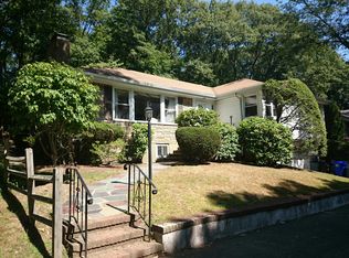 6 Bellingham Dr, Brookline, MA 02467