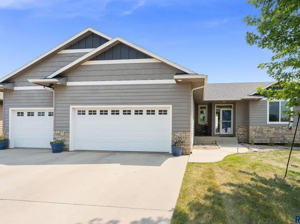 3604 S Home Plate Ave, Sioux Falls, SD 57110