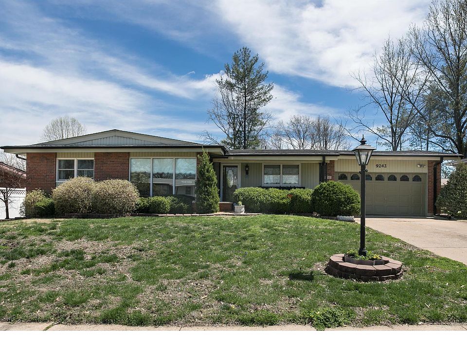 1st image of 9242 Queenston Dr