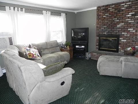 2nd image of 18 Hollow Ln