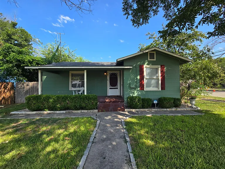 893 Pine St — Photo 2