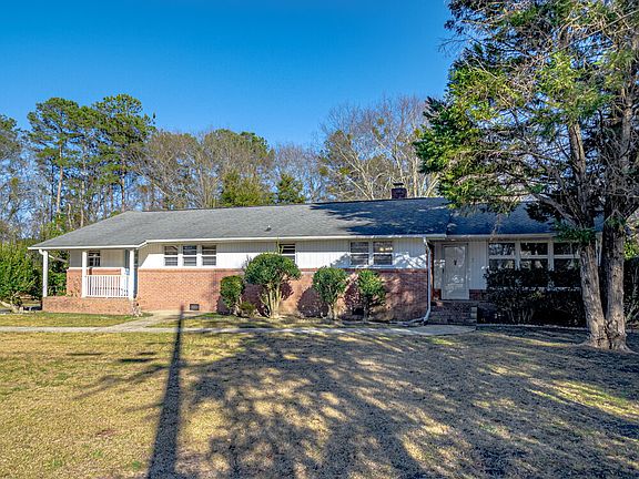 4th image of 3 Herbert Cir