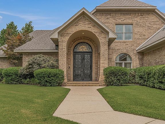 3rd image of 2321 Grand Oaks Cv