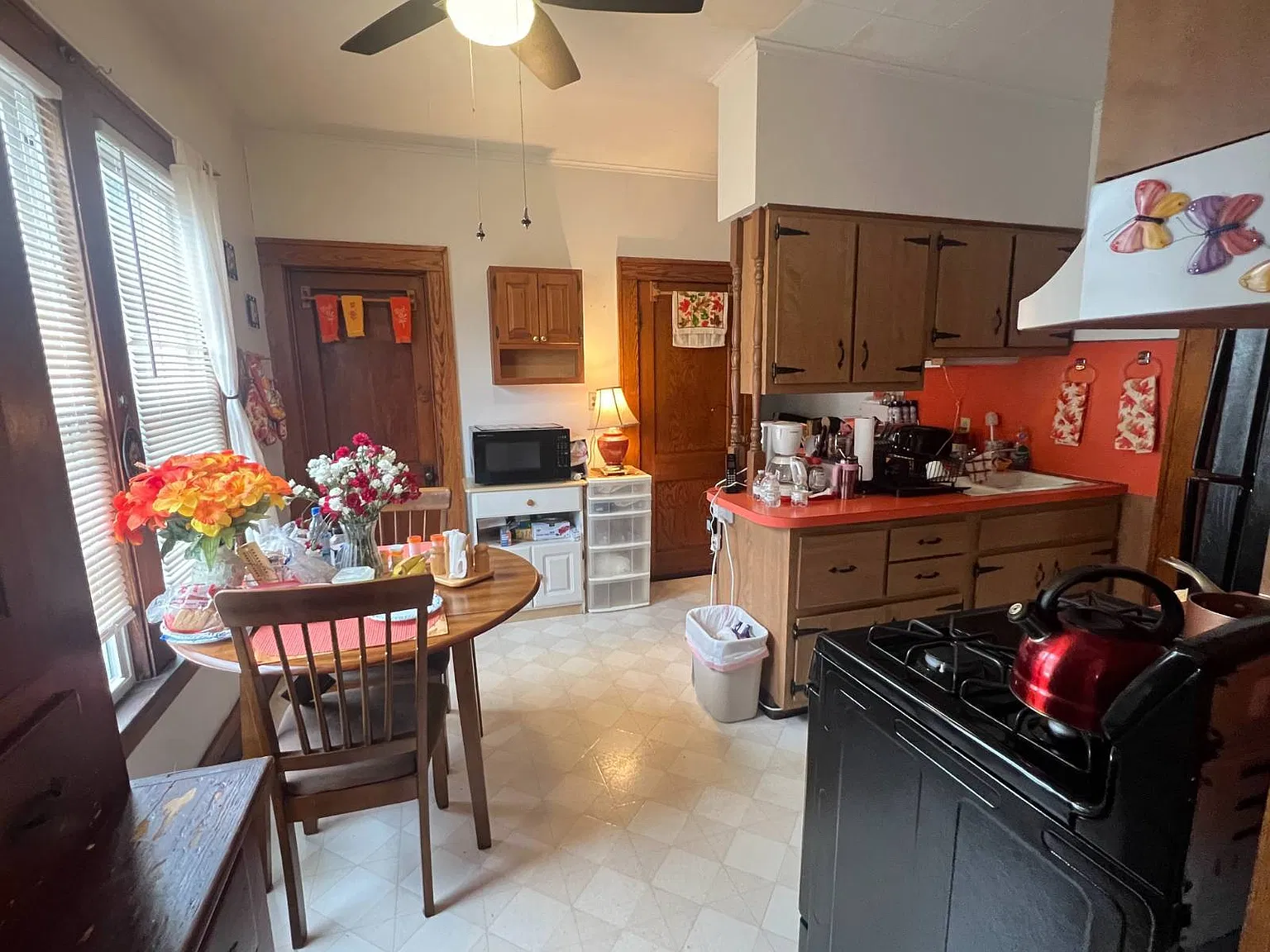 2 bed, 1.0 bath, 1144 sqft, $1,225 — Photo 3