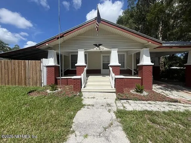 3 bed, 1.0 bath, 1372 sqft, $1,700 — Photo 2