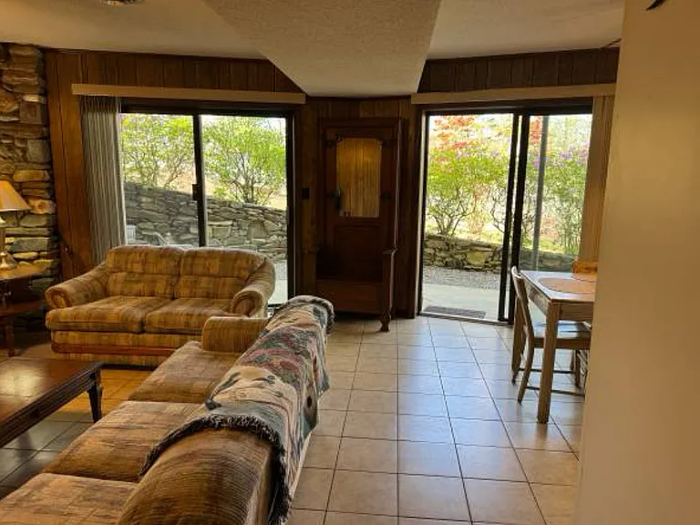 111A Greenwood Acres Dr — Photo 5