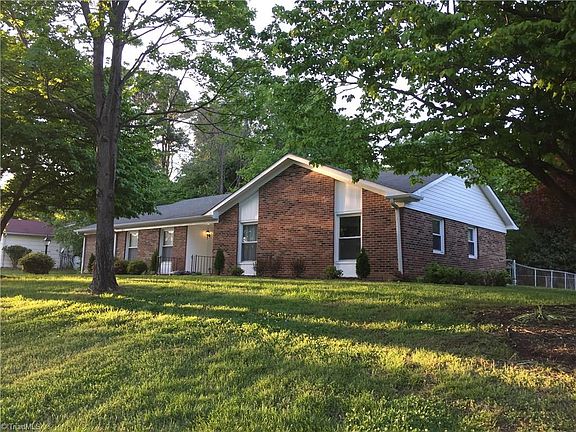 3rd image of 3100 Beaconwood Dr