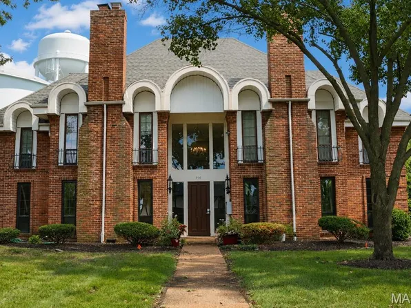 916 Claytonbrook Dr APT 1, Ballwin, MO 63011