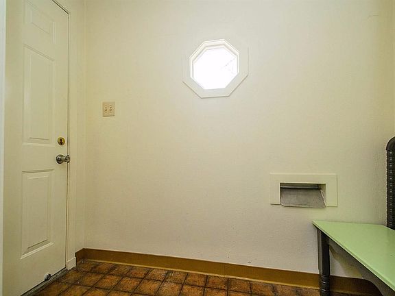 3rd image of 1121 Birk Ave