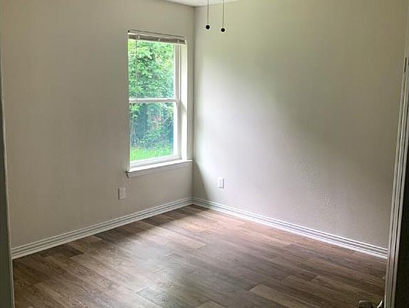 3rd image of 422 N Denley Dr