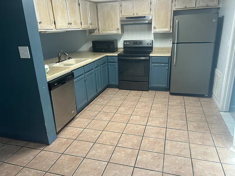414 Sea Rover Ln NW #B — Photo 4