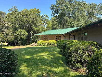 2535 Honeysuckle Ln, Jackson, MS, 39211