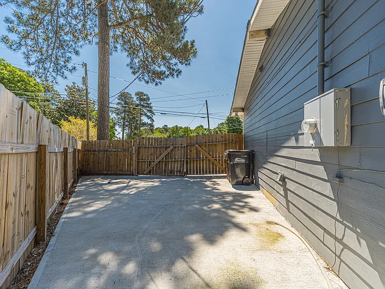 2390 Brackett Rd SW — Photo 35