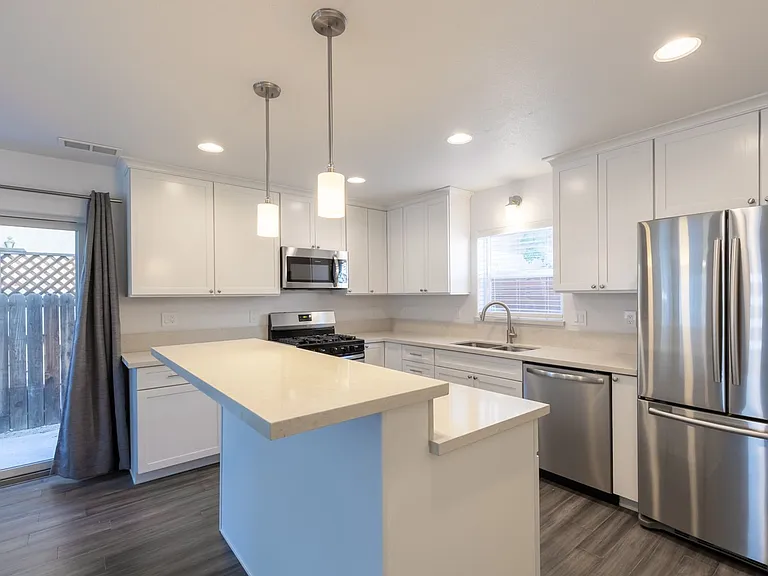 1056 Watt St — Photo 13