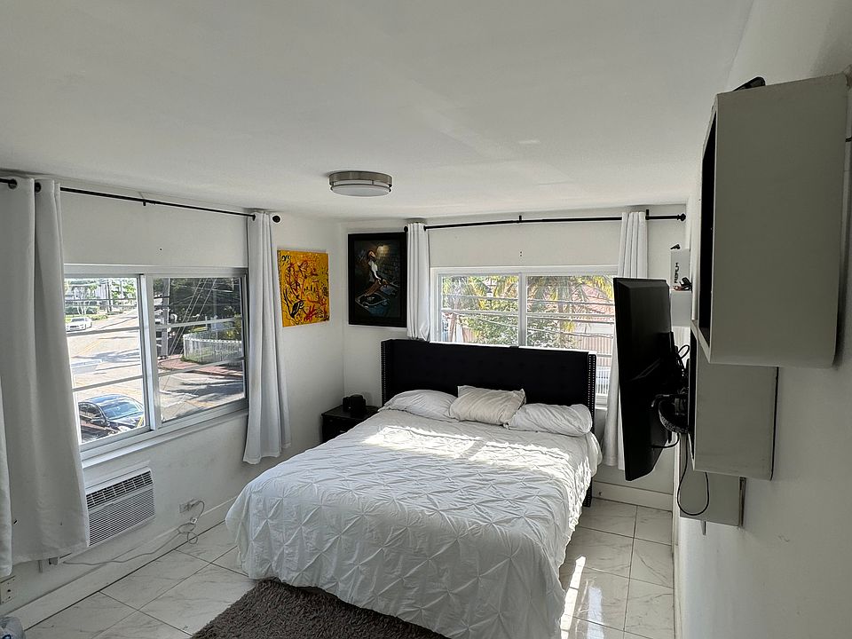very spacious double room with great closet and private bathroom