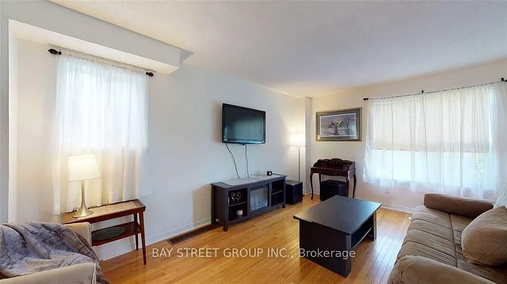 4 bed, $3,200 — Photo 2