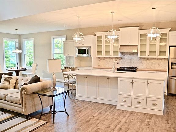 4th image of 136 Cottage Cove Dr