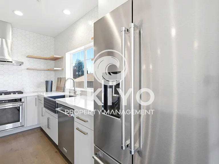 2933 McClure St — Photo 8