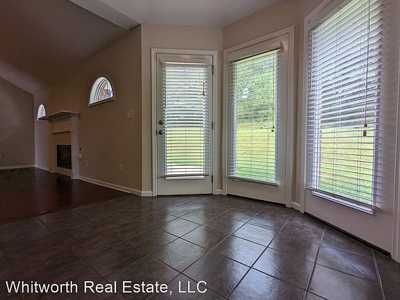 4th image of 3114 Wisteria Ln