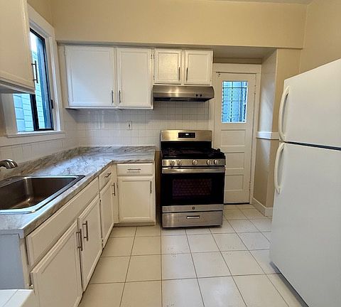 2nd image of 1701 Lincoln Way