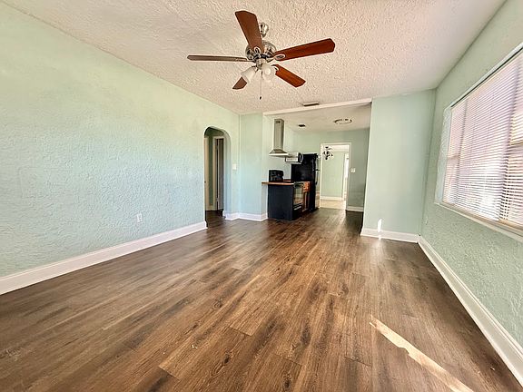 2nd image of 115 E Chesley Ave