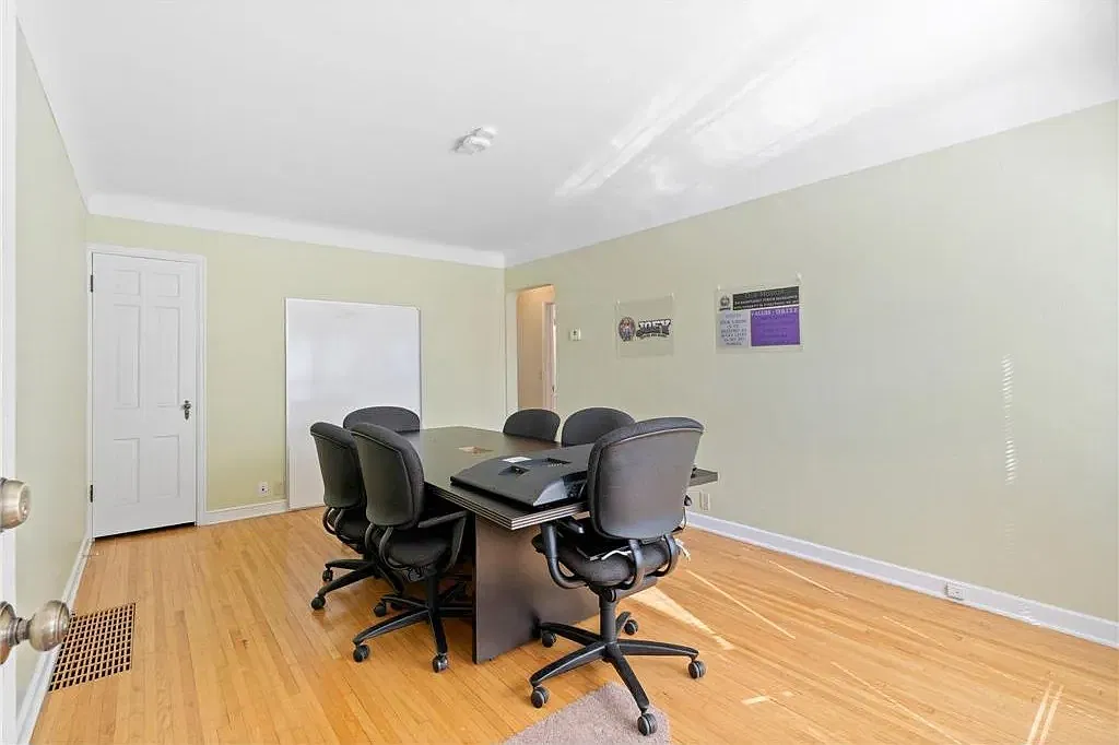 2 bed, 970 sqft, $1,975 — Photo 3