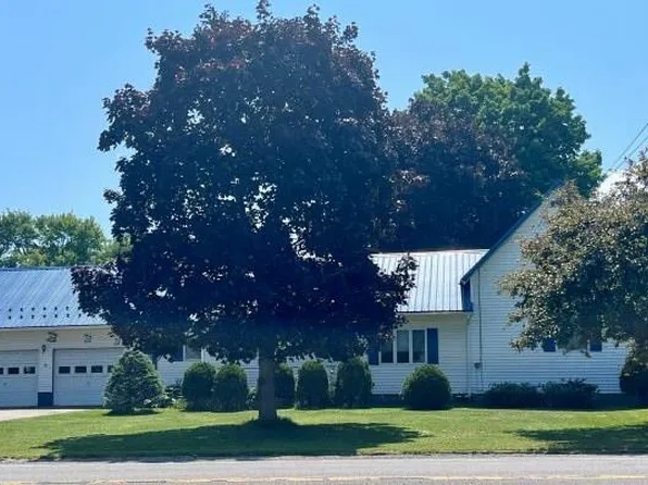 2376 Chateaugay St, Fort Covington, NY 12937