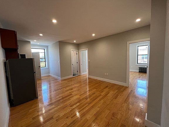 4th image of 2906 21st Ave APT 3B