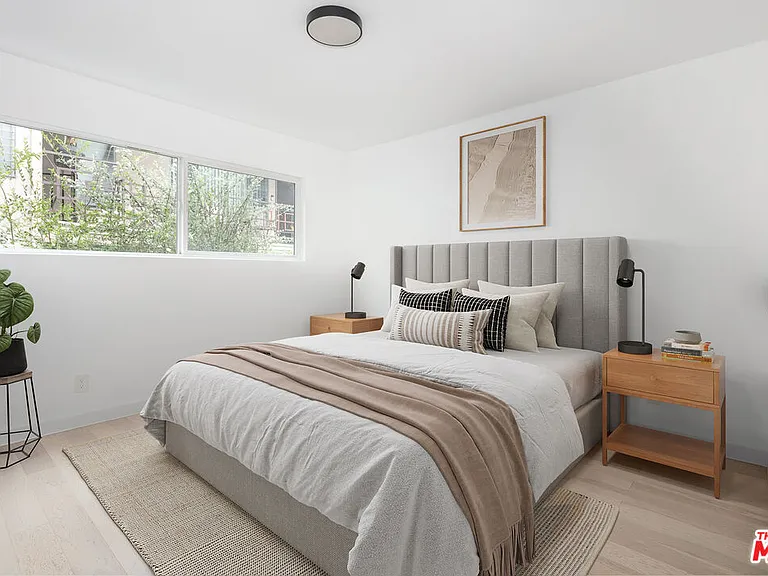 560 N Kings Rd #4 — Photo 7