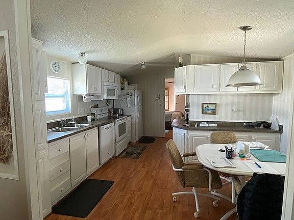 2nd image of 412 Bruce Ave