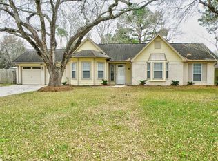 905 Briarmeadow Ave, Friendswood, TX 77546