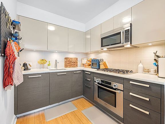 3rd image of 505 W 47th St #5BN
