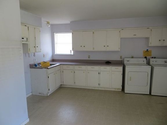 4th image of 1120 Flores St