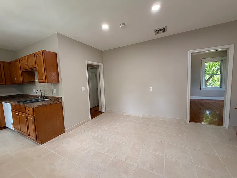 55 S Lenox St #2 — Photo 14