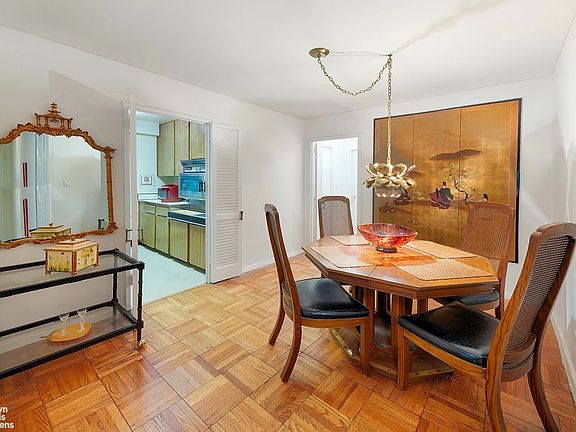 3rd image of 15 W 72nd St APT 3S