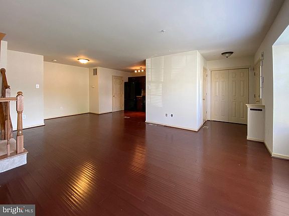 4th image of 1102 Cherry Wood Ct