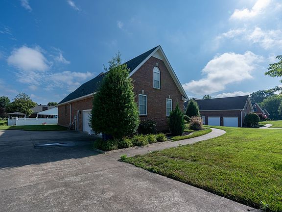 2nd image of 3175 Glenbrooke Dr