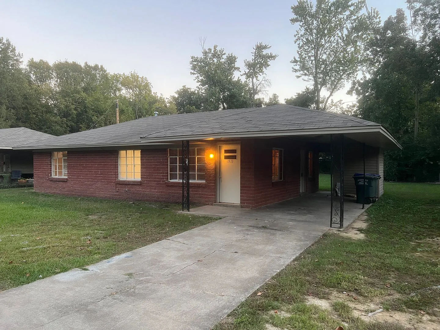 Charming 3 Bed 1 Bath Home — Photo 1
