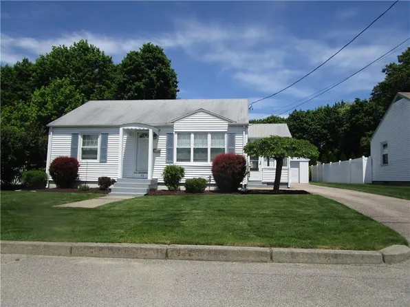 11 Loring St, Cranston, RI 02920