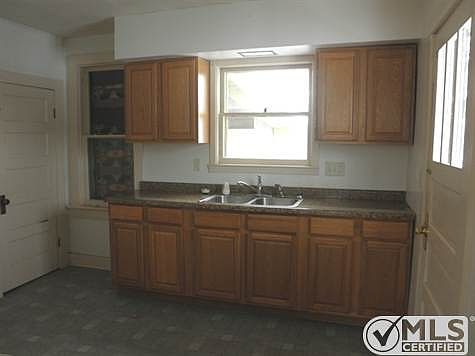 2nd image of 127 Hibbert St