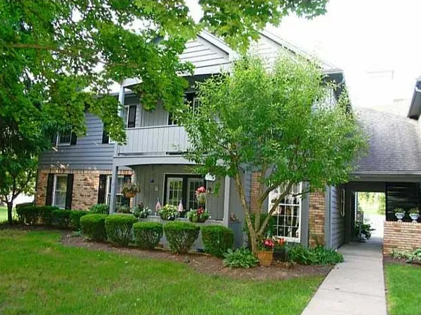 24 Wood Creek Dr, Pittsford, NY 14534