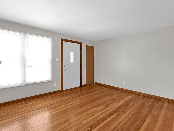 3rd image of 84 Sunnyside Ln