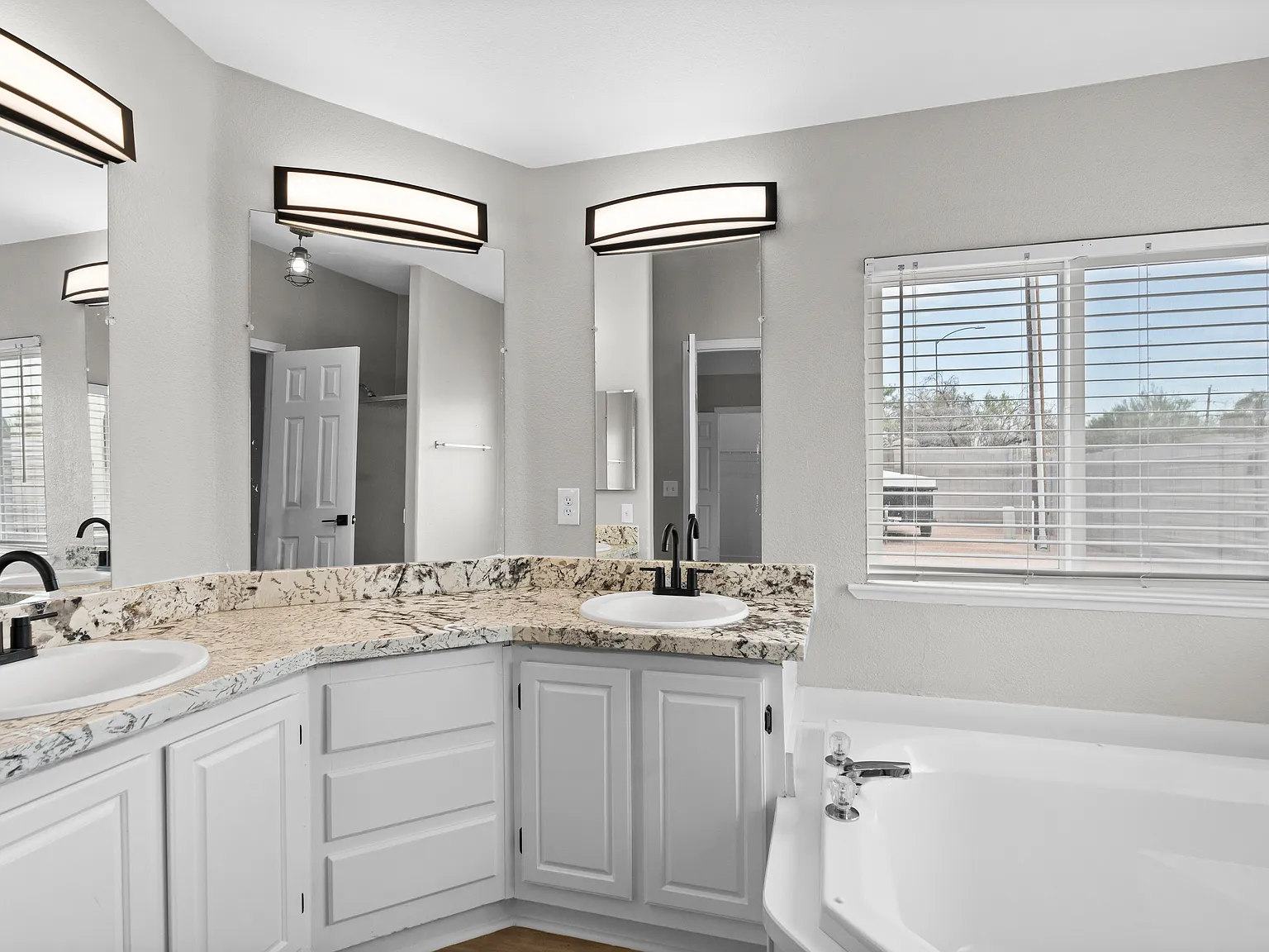 3 bed, 1512 sqft, $2,400 — Photo 3