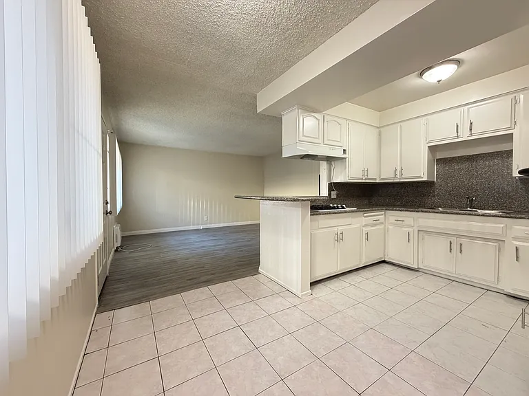 1104 S Marengo Ave #B — Photo 7